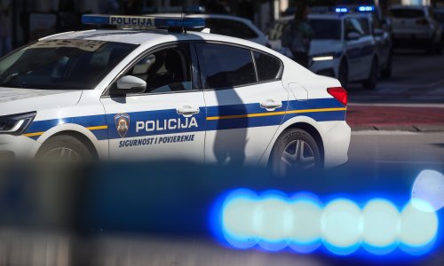 Naoružan upao u kladionicu u Zagrebu i opljačkao je: Policija ga traži