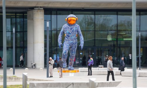Skulptura od milijun dolara postavljena ispred zračne luke u Zagrebu