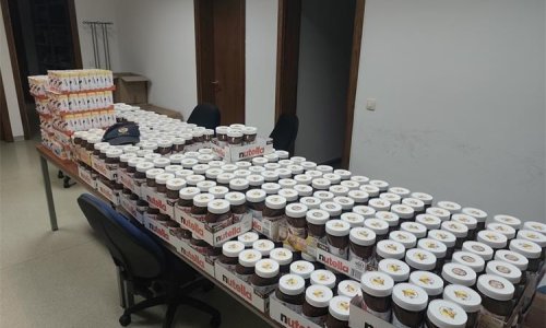 Veliki ulov carine na srpskoj granici: Vozaču pronašli 400 staklenki švercane Nutelle