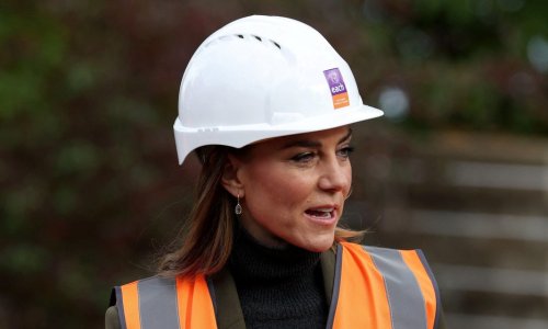 Zaštitna kaciga i odijelo s potpisom Victorije Beckham: Princeza Kate u posjetu dječjem hospiciju koji joj puno znači
