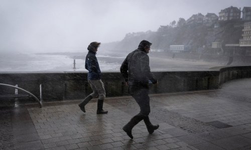 Oluja Austen: Više od 300.000 kućanstava u Francuskoj i Velikoj Britaniji ostalo bez struje
