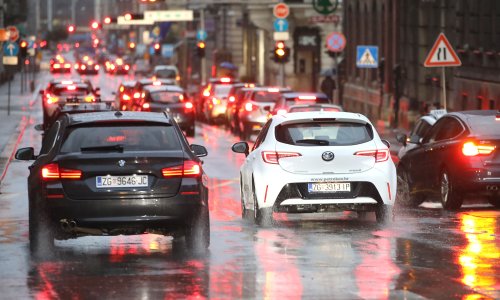 Izgleda bezazleno, ali cesta zbog ovoga može postati skliska poput leda: Vozači ga upravo sada imaju posvuda