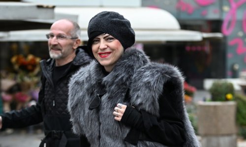 Mirela Holy na špici vjerna svom stilu: Prošetala u ekstravagantnom izdanju koje se ne viđa svaki dan