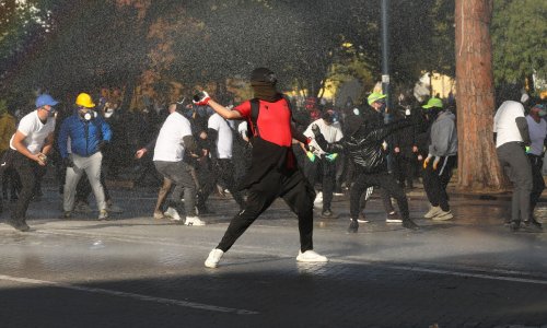Prosvjedi u Francuskoj prerasli u sukobe s policijom. Eskaliralo i u Tirani, neredi i u Bruxellesu