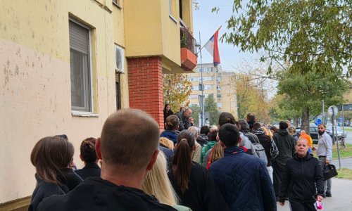 Promatrači upozoravaju da se na biralištima fotografiraju listići, sumnjaju i na 'kružno glasanje'