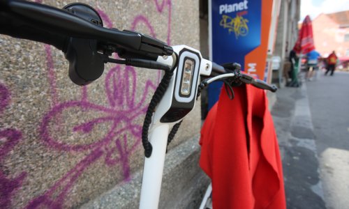 Još jedna nesreća s električnim romobilom: Maloljetnica završila u bolnici
