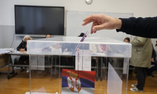 Velika izlaznost na izborima u Srbiji: Objavljeno koliko je građana glasalo do 16 sati