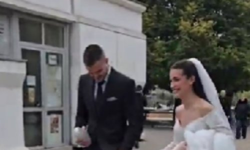 Mlada u vjenčanici stigla na glasanje u Srbiji: Pogledajte kako su reagirali ostali birači