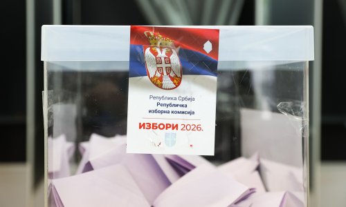 Birališta zatvorena, građani se okupljaju diljem Srbije: Studenti pozvali na zaštitu glasačkih kutija