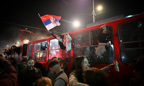 Guardian u Beogradu: 'Na istim ulicama na kojima nas je policija tukla sada stojimo kao pobjednici'