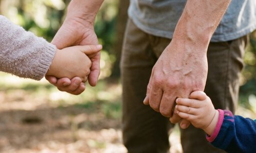 'Gentle parenting': Odgaja li moderne generacije u razmaženu djecu ili je riječ o zabludi?