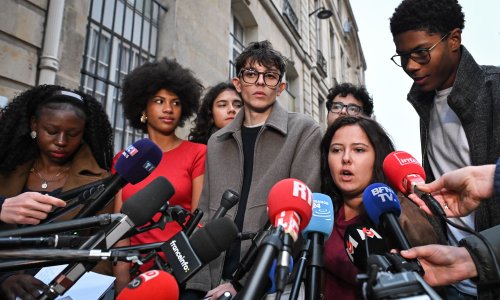 Srednjoškolci odbili Macronovu ponudu: 'Nastavljamo koliko god bude potrebno'
