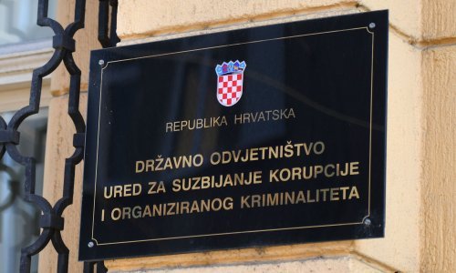 USKOK pokrenuo istragu protiv načelnika Nove Kapele. Uzimao je mito za rasvjetu na igralištu?