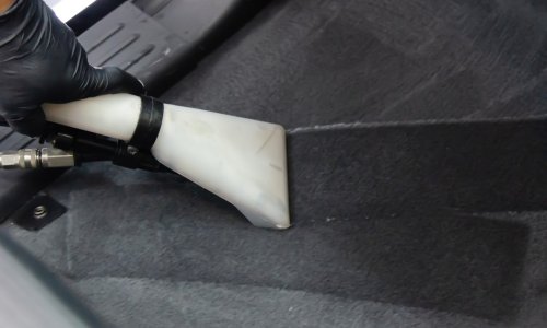 Pronašli ste mokar tepih u autu? Nemojte ga samo osušiti, ovih nekoliko mjesta prvo treba provjeriti