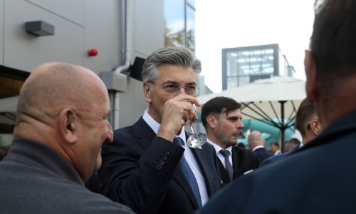 Plenković uživao u obnovljenom lječilištu, a onda se pojavila neugodna poruka