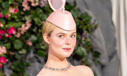 Elle Fanning pojavila se u izdanju koje je teško opisati: Njezin šešir ukrao je svu pozornost