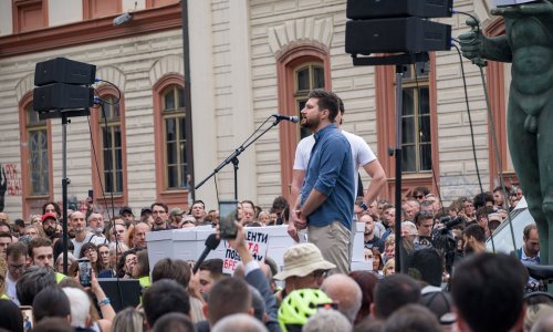 Nove teške optužbe u Srbiji: 'Vučićeva vlast pokušala izvući milijardu dinara iz banke'