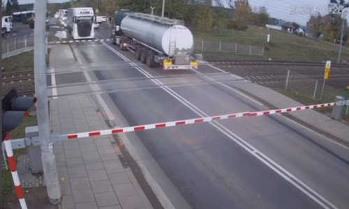 VIDEO Za dlaku izbjegnuta katastrofa: Cisterna zapela na tračnicama, vlak jurio prema njoj