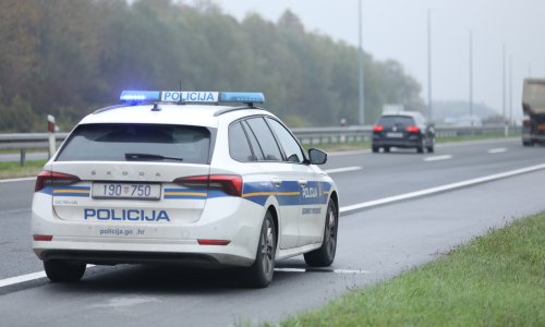 Na autocesti A3 'blicao' vozačima ispred sebe. Evo koliku kaznu je dobio