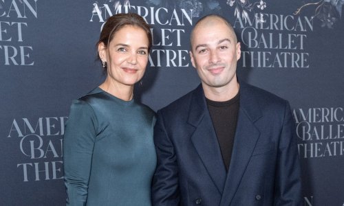 Elegancija bez pretjerivanja: Lijepa Katie Holmes odabrala kreaciju koja osvaja neobičnim krojem