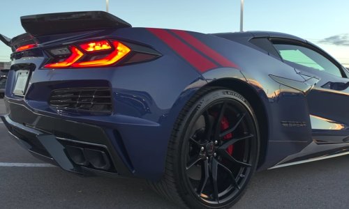 Kupio je potpuno novu Corvette, a već nakon pet minuta dogodila se noćna mora: Ostao je zarobljen u automobilu