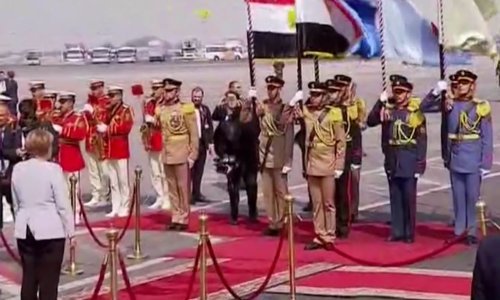 Poslušajte orkestar koji uništava državne himne