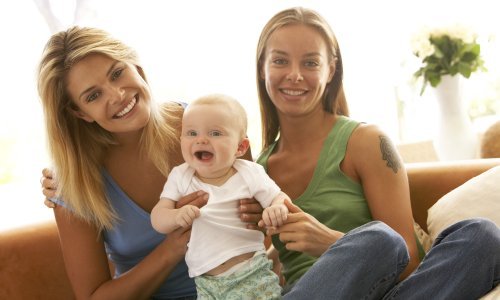 Istospolni parovi moći će posvajati djecu?!