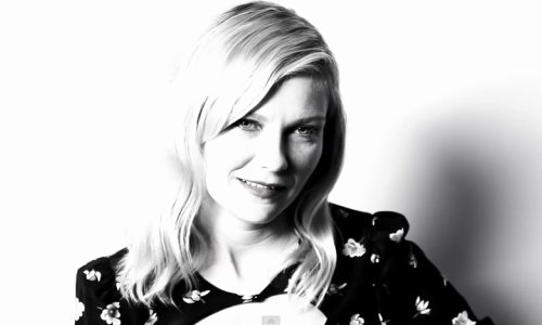 Kirsten Dunst objavila rat selfie fotkama!