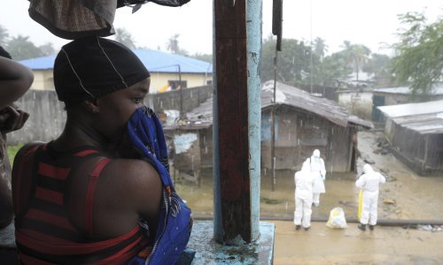 Stravične brojke: 2.461 umrlih od ebole, 4.985 oboljelih