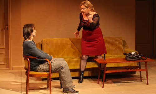 Tema veća od života na maloj pozornici