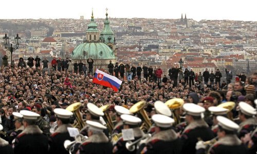 Česi veličanstveno ispratili Havela na praškim ulicama
