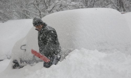 Obilan snijeg u Lici otežava promet