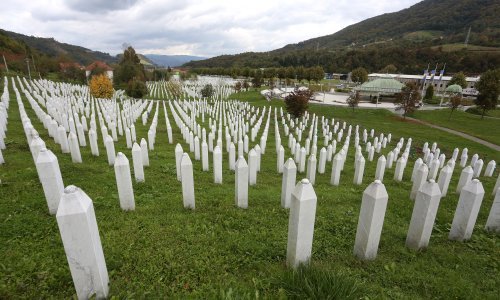 'Djeca u Srbiji bi morala učiti o Srebrenici u školama'