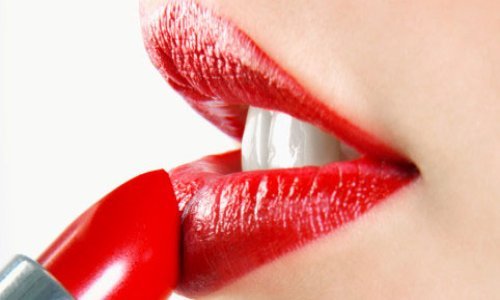 Kako odabrati crveni ruž i postići efekt punih usana