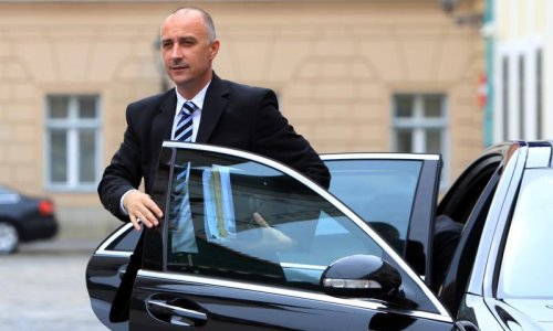 Ministar šalje 20 tisuća mesnih narezaka i 30 tisuća pašteta