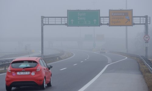 Magla smanjuje vidljivost i usporava promet, na autocesti između Kutine i Popovače nezgoda