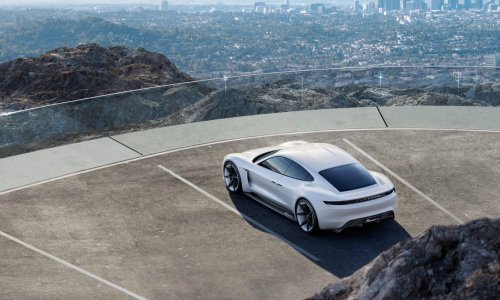 Porsche misli ozbiljno, udvostručuje ulaganja u električne automobile