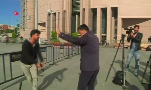 Ugledni turski novinar osuđen na pet godina, uoči presude preživio pokušaj ubojstva