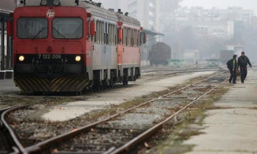 Vlak na pružnom prijelazu pregazio pješakinju