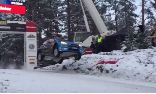 Srušen rekord sa stilom: Letio 45 metara na reli utrci!