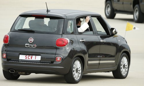 Papin Fiat 500L za 11 minuta prodan za 82.000 dolara