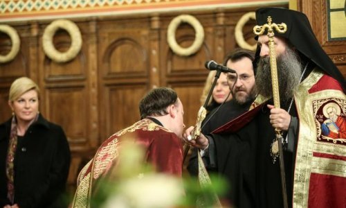 Grabar Kitarović na večernjem bogoslužju