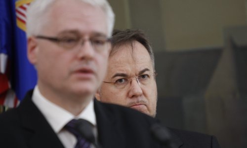 HDZ žmiri na ustašofiliju, a u Srbiji snažno sikće četnička zmija'