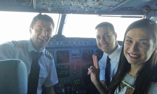 Kraljevski tretman za našu misicu na letu prema Kini