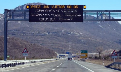 Jak vjetar usporava promet na autocesti Rijeka - Zagreb