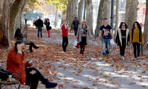 Sunčano i toplo, poslijepodne kiša, a u noći sa subote na nedjelju velika promjena vremena