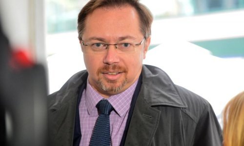 Varga je bio u sukobu interesa jer je zaposlio pomoćnika bez propisane diplome