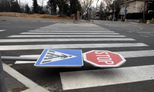 Prevrnuo se autobus kod Beograda - jedna osoba poginula, 62 ozljeđene
