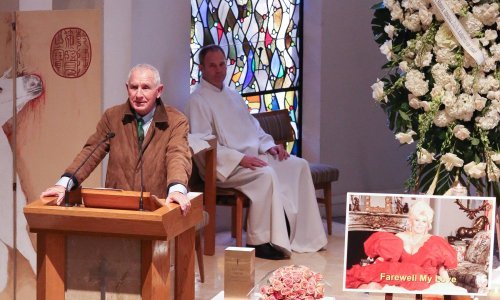 Na intimnoj ceremoniji, obitelj se oprostila od Zsa Zse Gabor