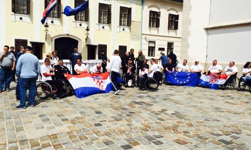 Branitelji, radnici RIZ-a i Imunološkog zavoda prosvjeduju ispred Vlade